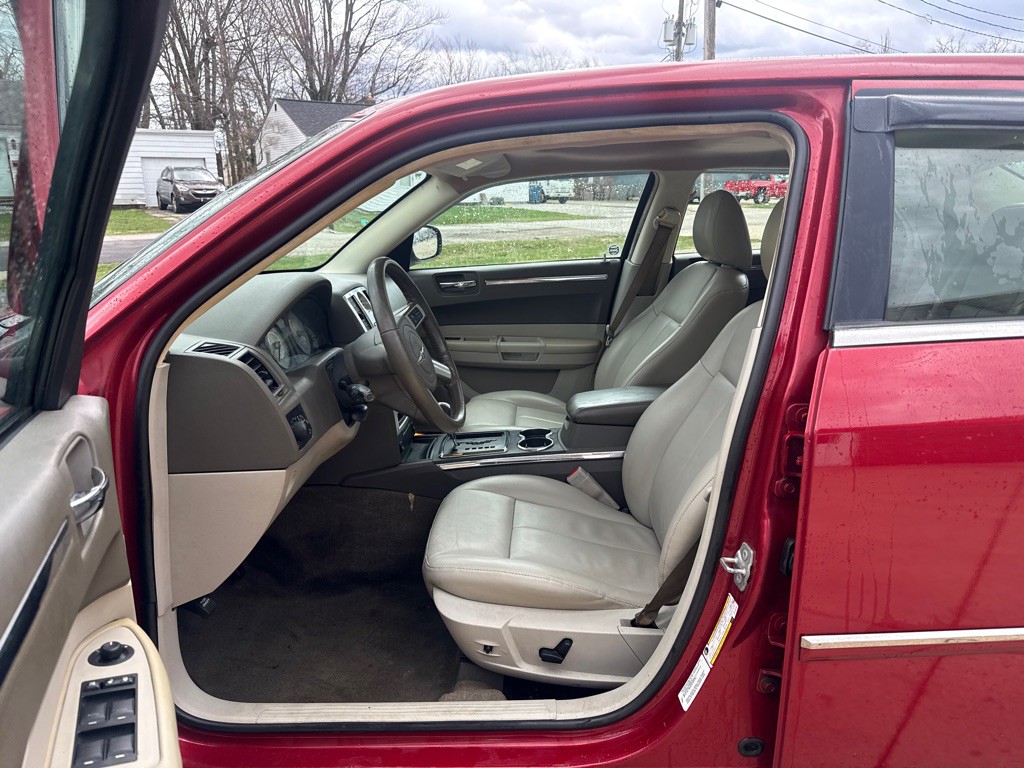 2010 Chrysler 300 Image 10