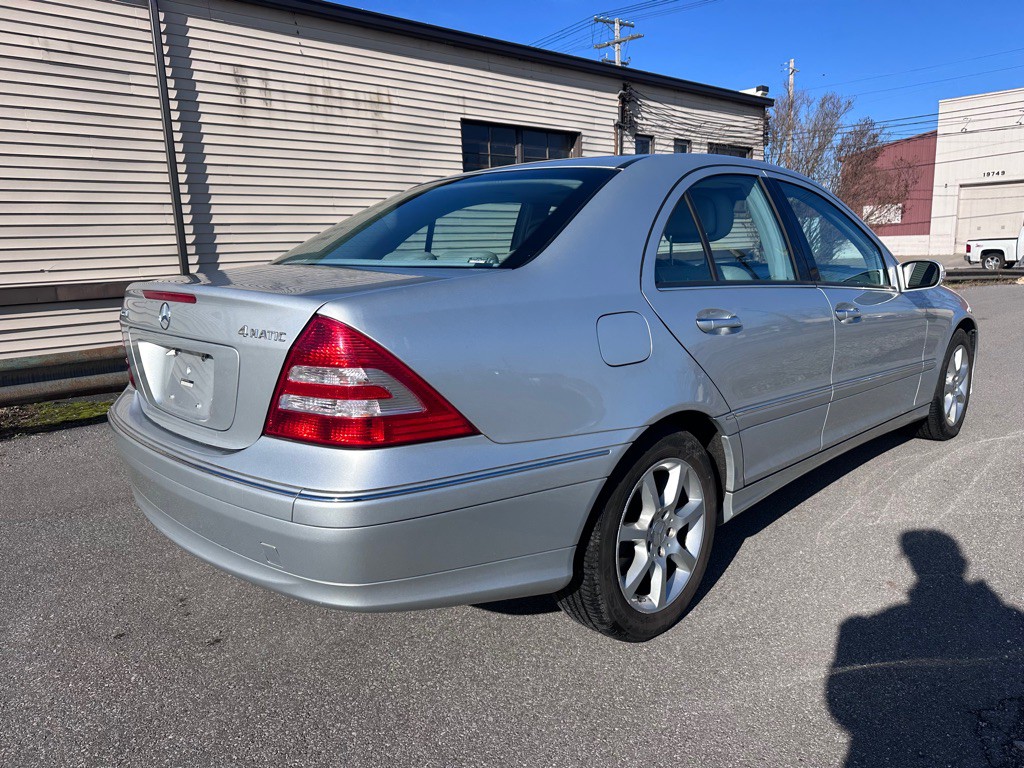 2007 Mercedes-Benz C-Class Image 4