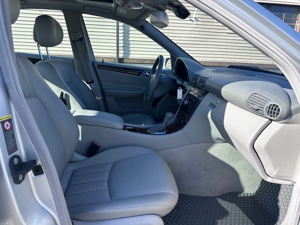 2007 Mercedes-Benz C-Class Image 8