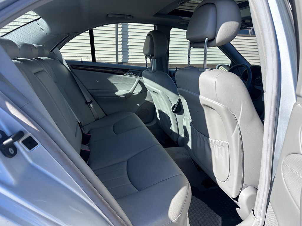 2007 Mercedes-Benz C-Class Image 9