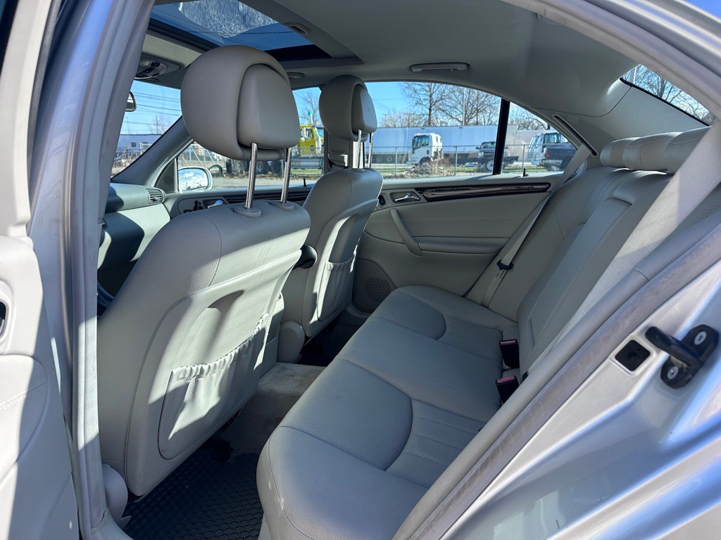 2007 Mercedes-Benz C-Class Image 10