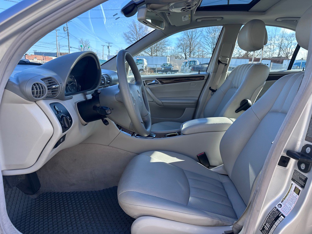2007 Mercedes-Benz C-Class Image 11