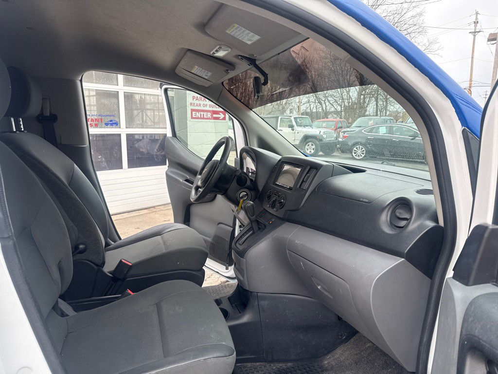 2015 Chevrolet Express Image 11