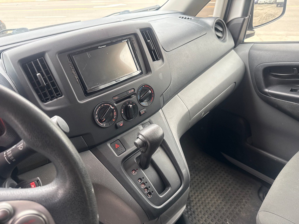 2015 Chevrolet Express Image 15