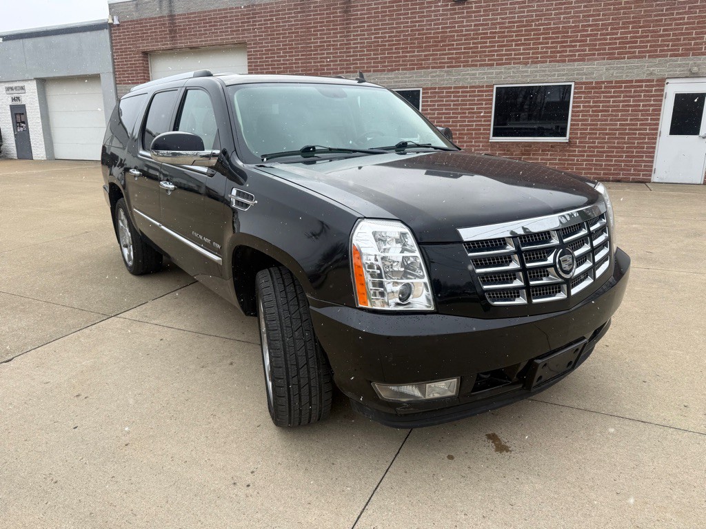 2011 Cadillac Escalade Image 3