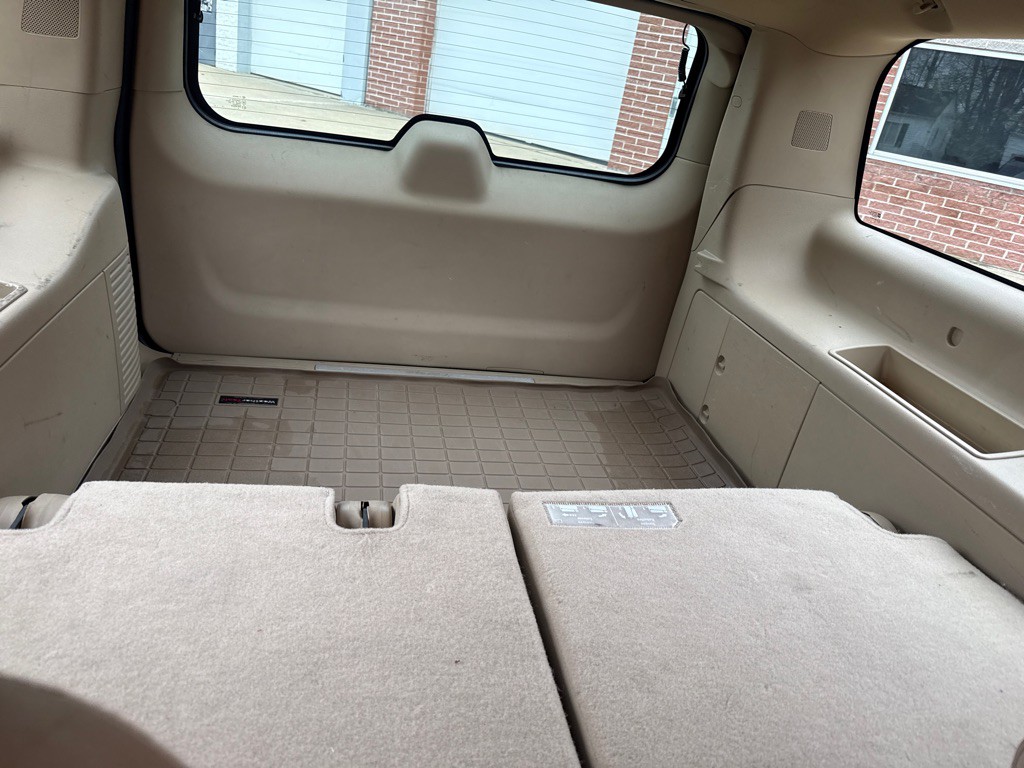 2011 Cadillac Escalade Image 14