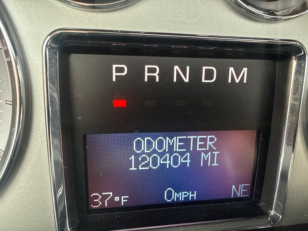 2011 Cadillac Escalade Image 17