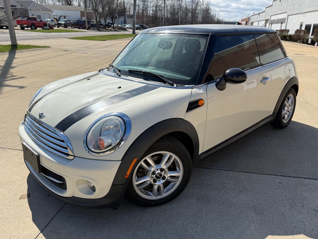 2013 MINI Cooper Image 1