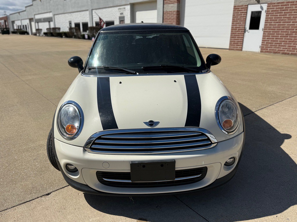 2013 MINI Cooper Image 2