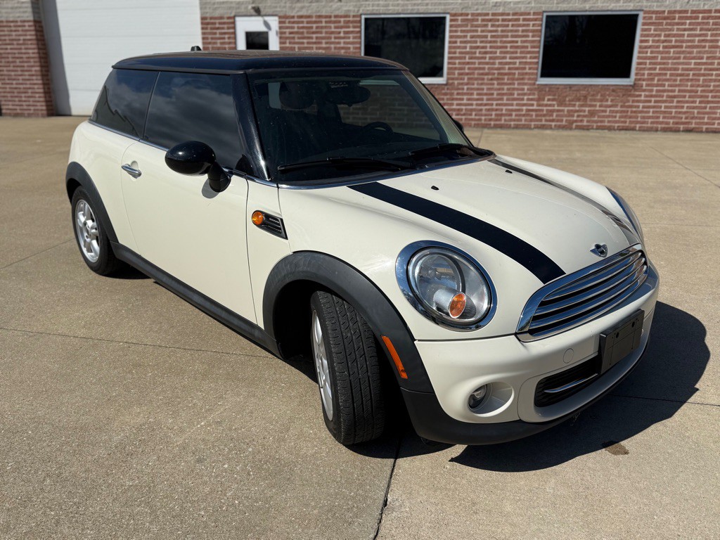 2013 MINI Cooper Image 3