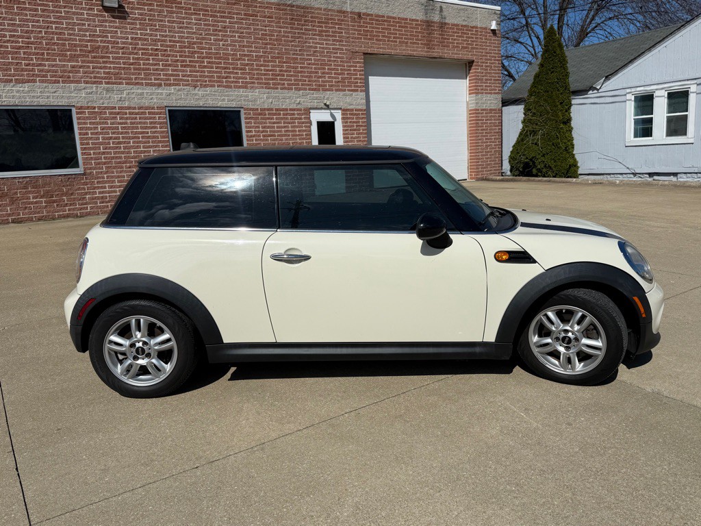 2013 MINI Cooper Image 4