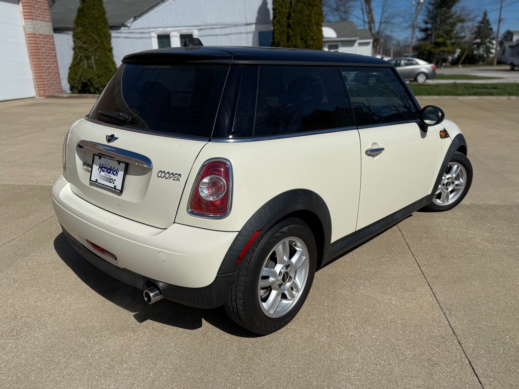 2013 MINI Cooper Image 6