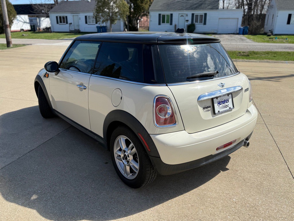 2013 MINI Cooper Image 8