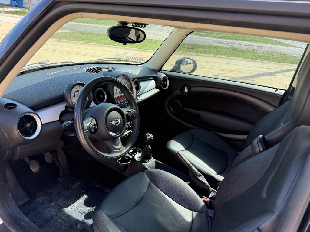 2013 MINI Cooper Image 11