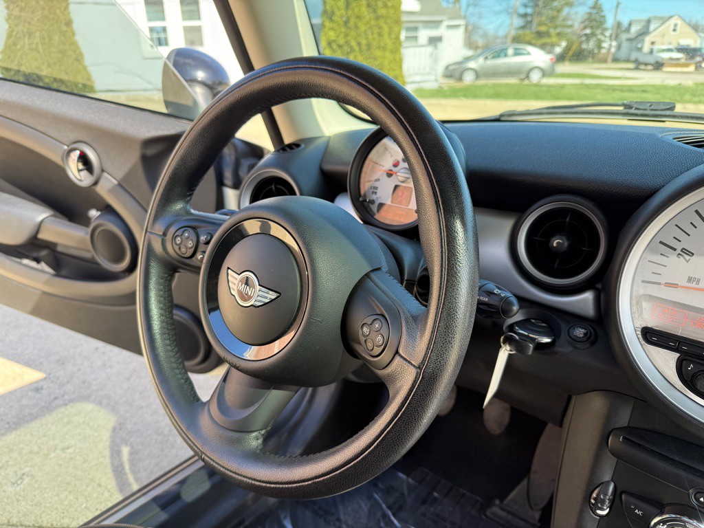 2013 MINI Cooper Image 13