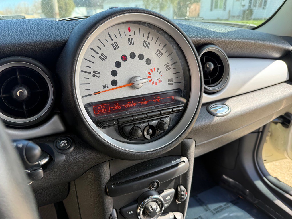 2013 MINI Cooper Image 17