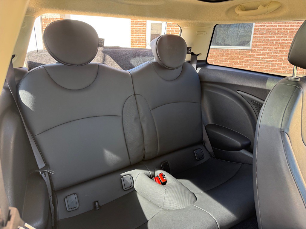 2013 MINI Cooper Image 19