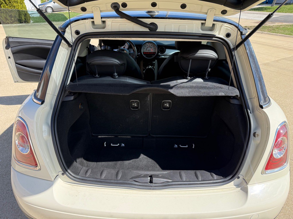 2013 MINI Cooper Image 20