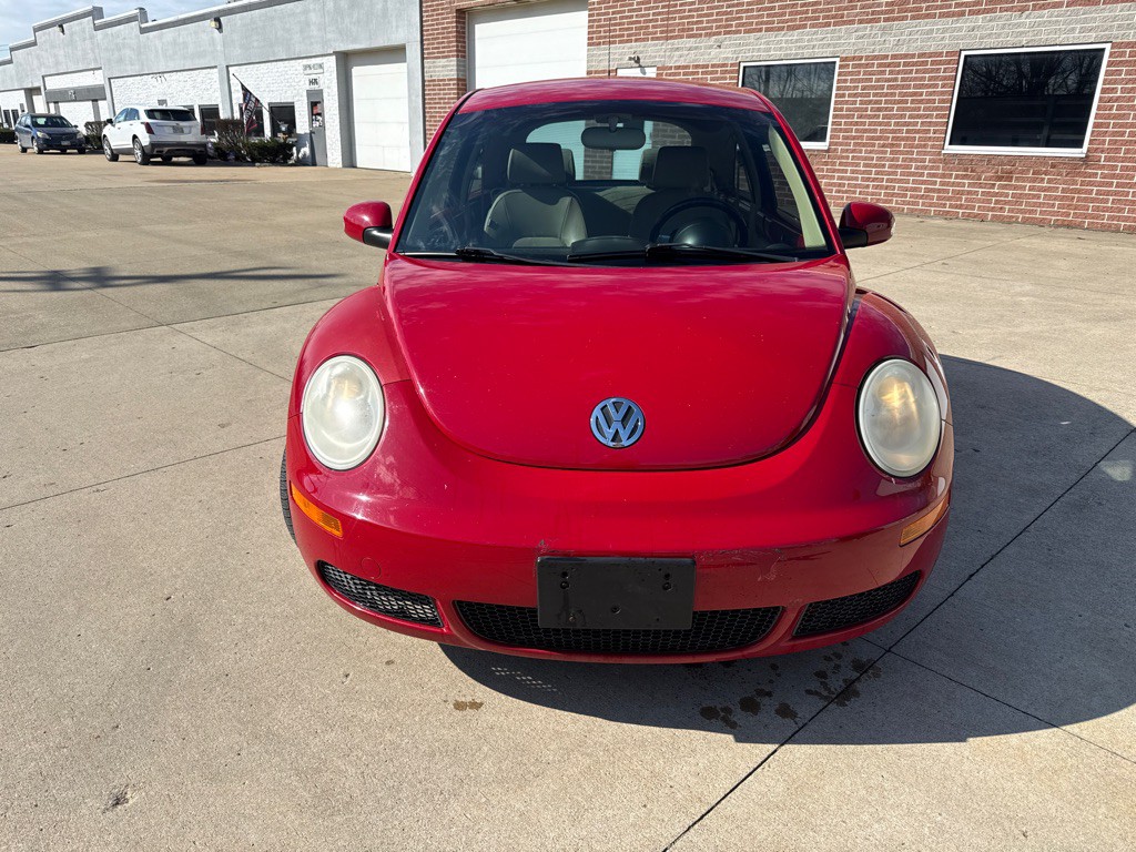 2009 Volkswagen Beetle Image 2