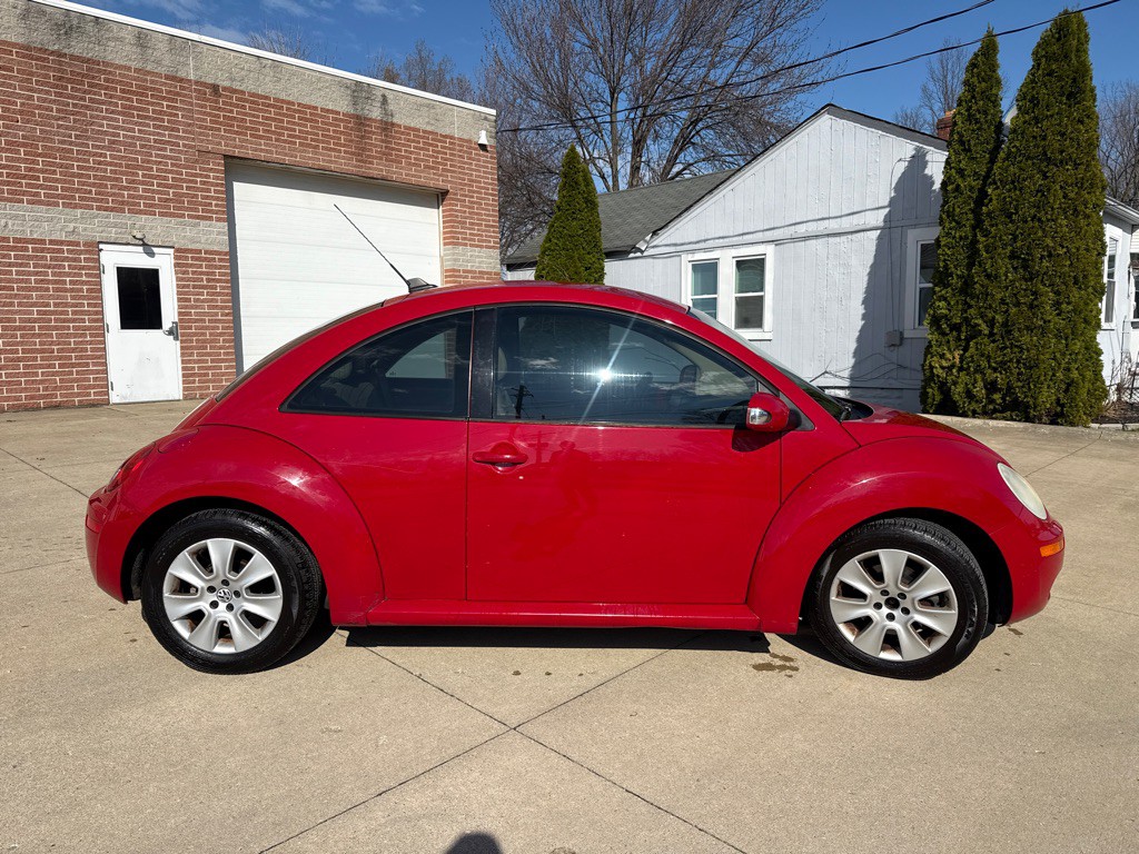 2009 Volkswagen Beetle Image 4
