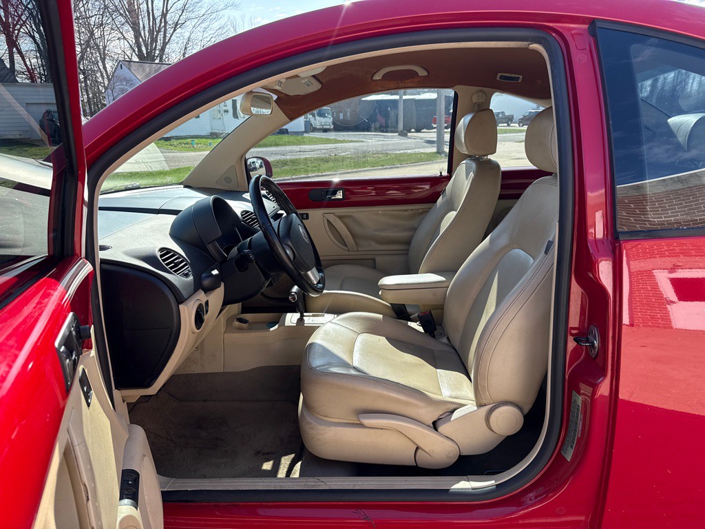 2009 Volkswagen Beetle Image 9
