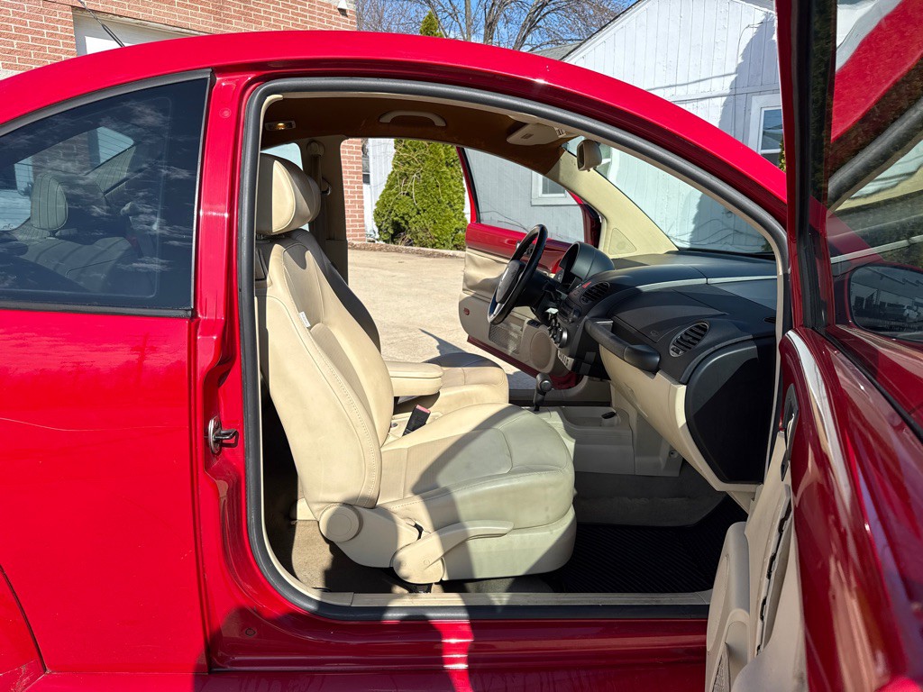 2009 Volkswagen Beetle Image 10