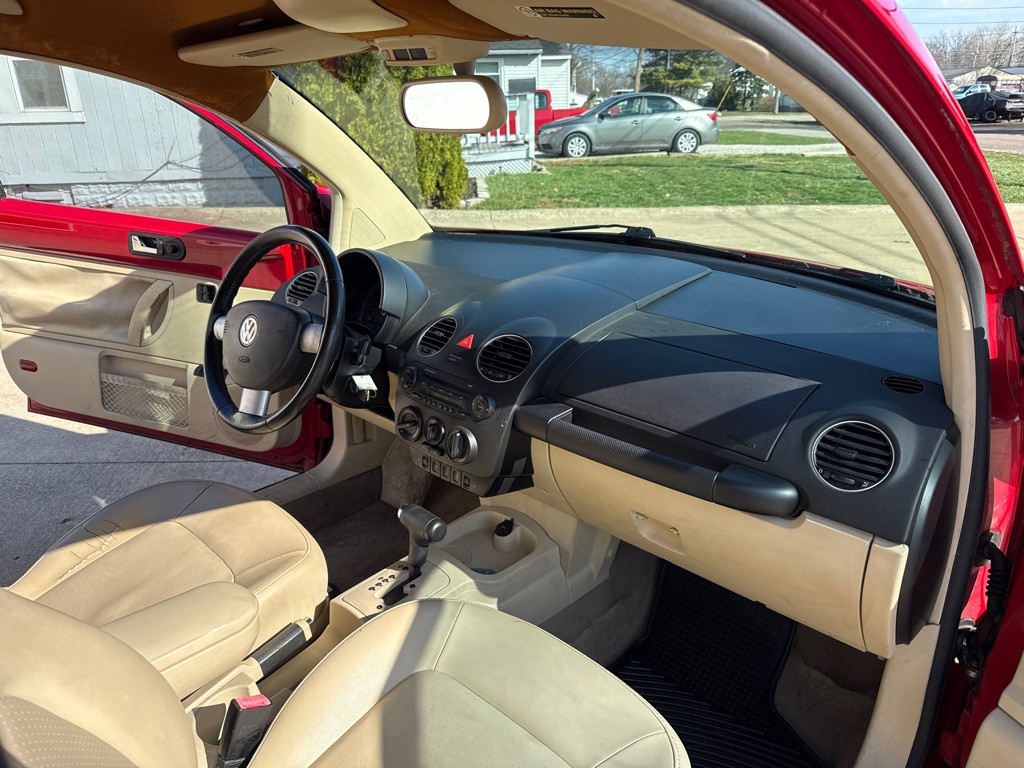 2009 Volkswagen Beetle Image 11