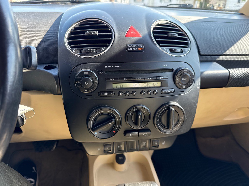 2009 Volkswagen Beetle Image 16