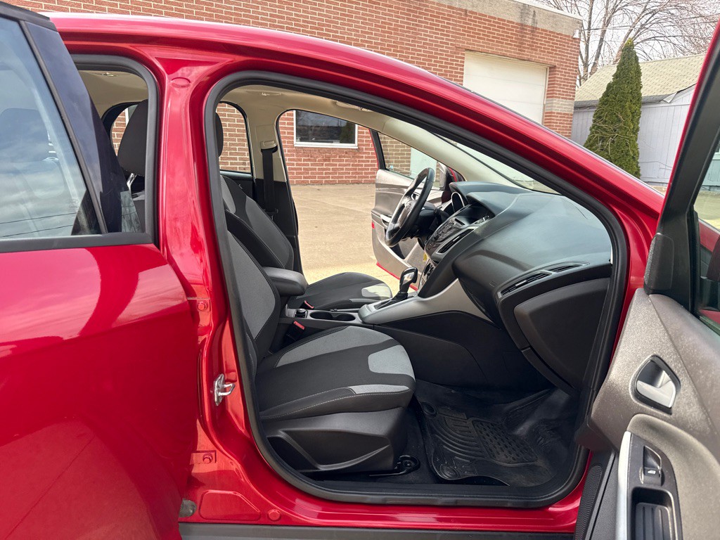 2012 Ford Focus Image 11