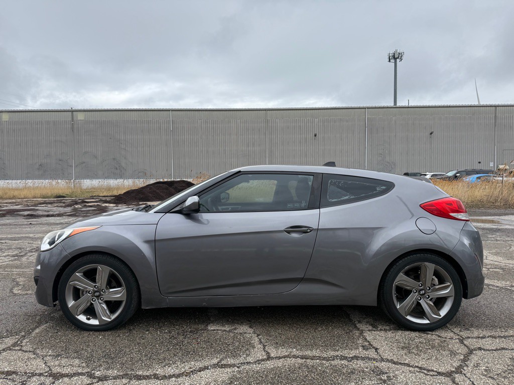 2016 Hyundai Veloster Image 2