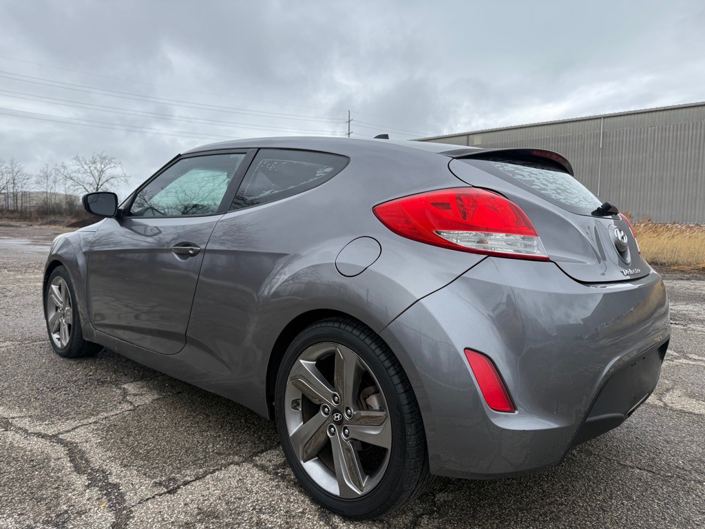 2016 Hyundai Veloster Image 3