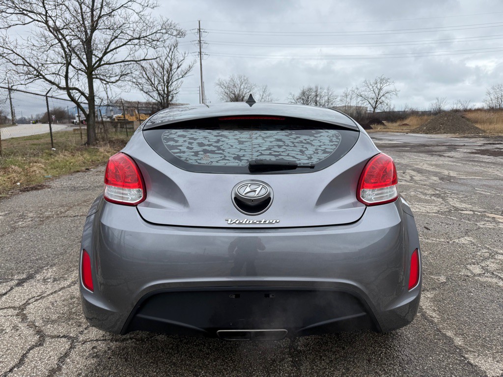 2016 Hyundai Veloster Image 4