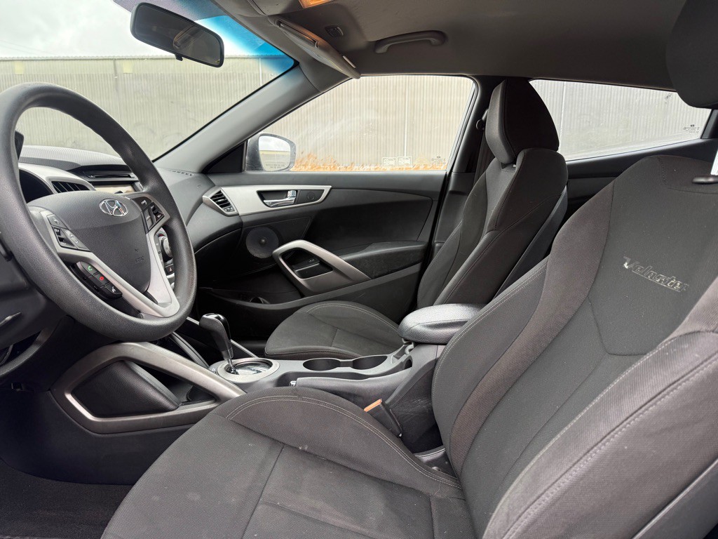 2016 Hyundai Veloster Image 8