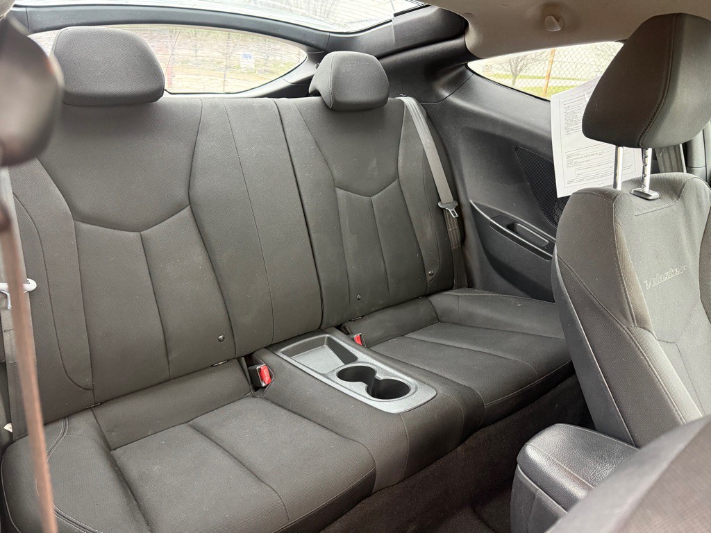 2016 Hyundai Veloster Image 10
