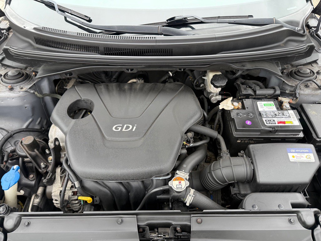 2016 Hyundai Veloster Image 14