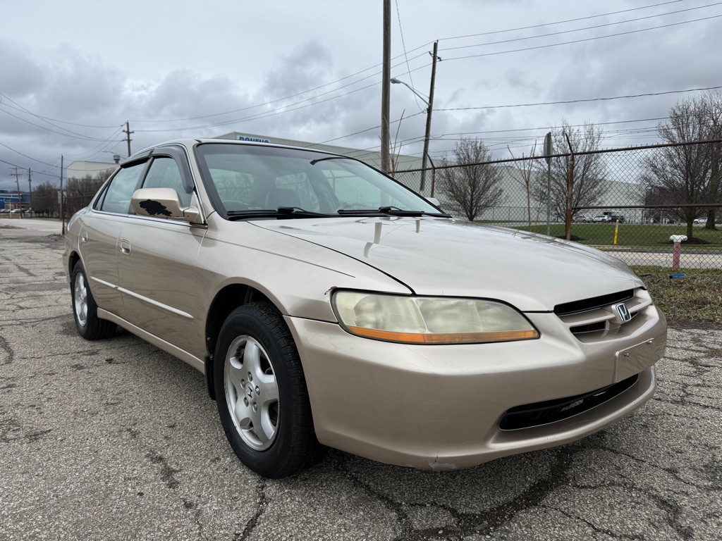 2000 Honda Accord Image 1