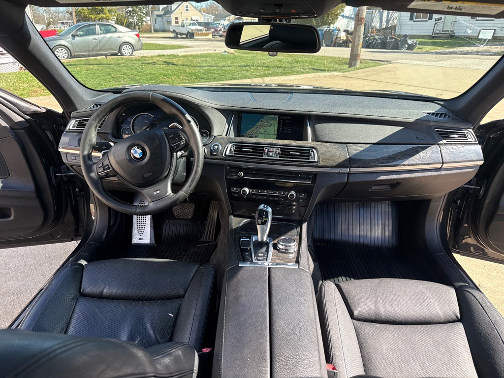 2014 BMW 7 Series Image 9