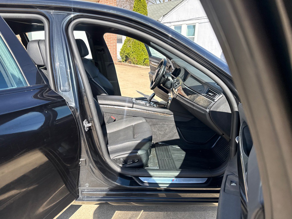 2014 BMW 7 Series Image 11