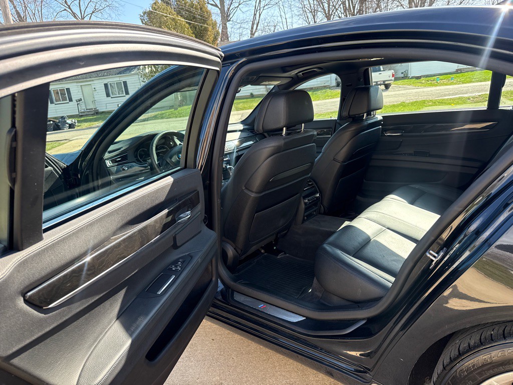 2014 BMW 7 Series Image 12