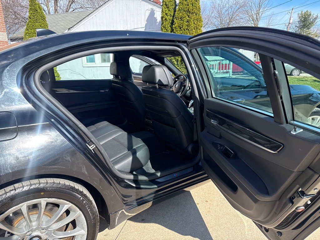 2014 BMW 7 Series Image 13