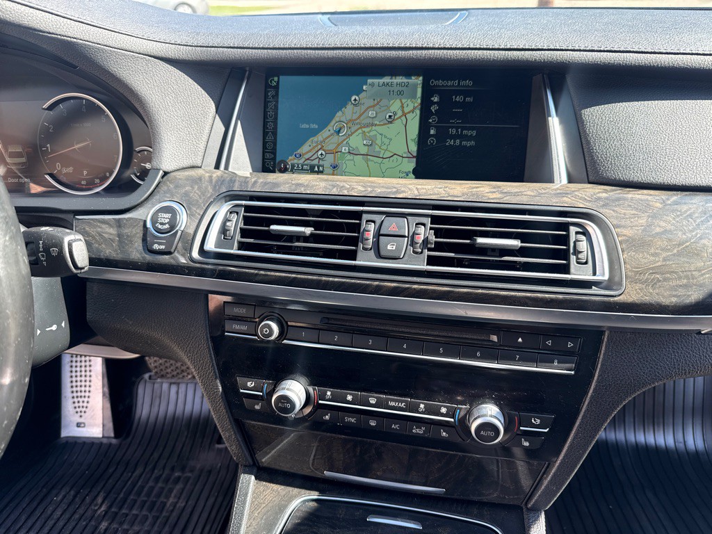 2014 BMW 7 Series Image 19