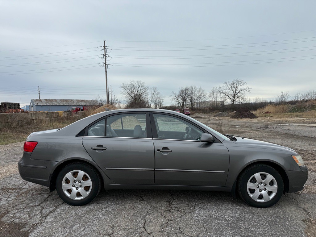 2009 Hyundai Sonata Image 2