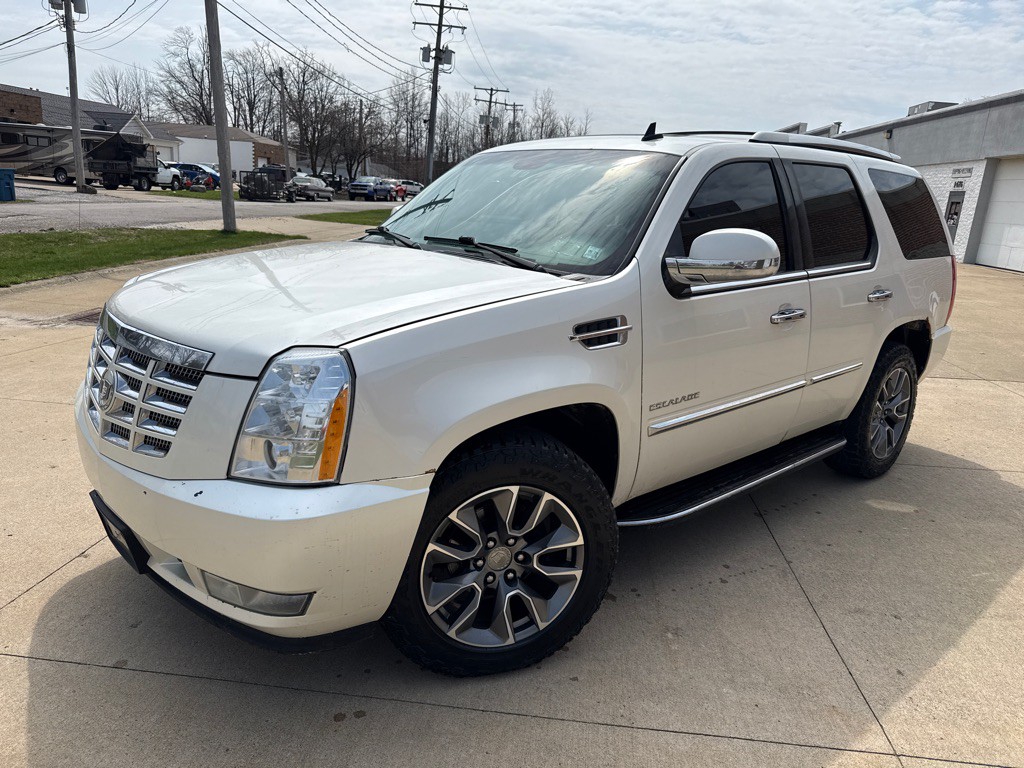 2010 Cadillac Escalade Image 1