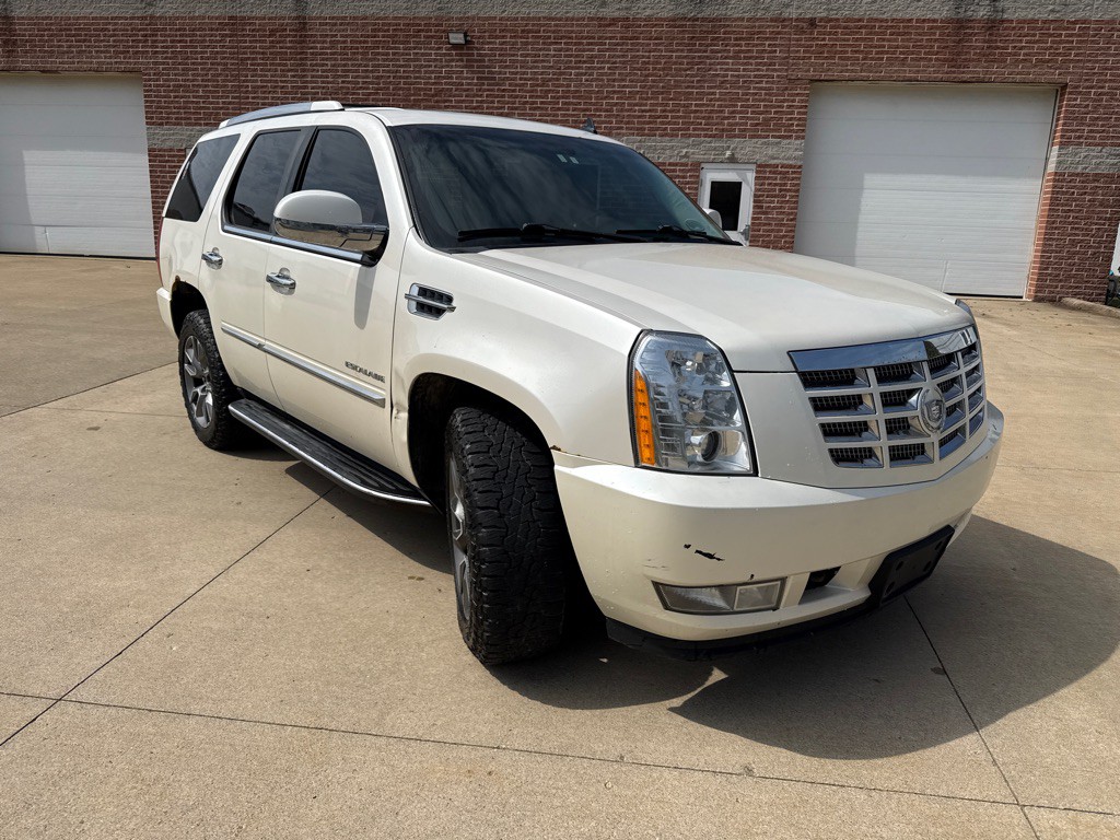 2010 Cadillac Escalade Image 3