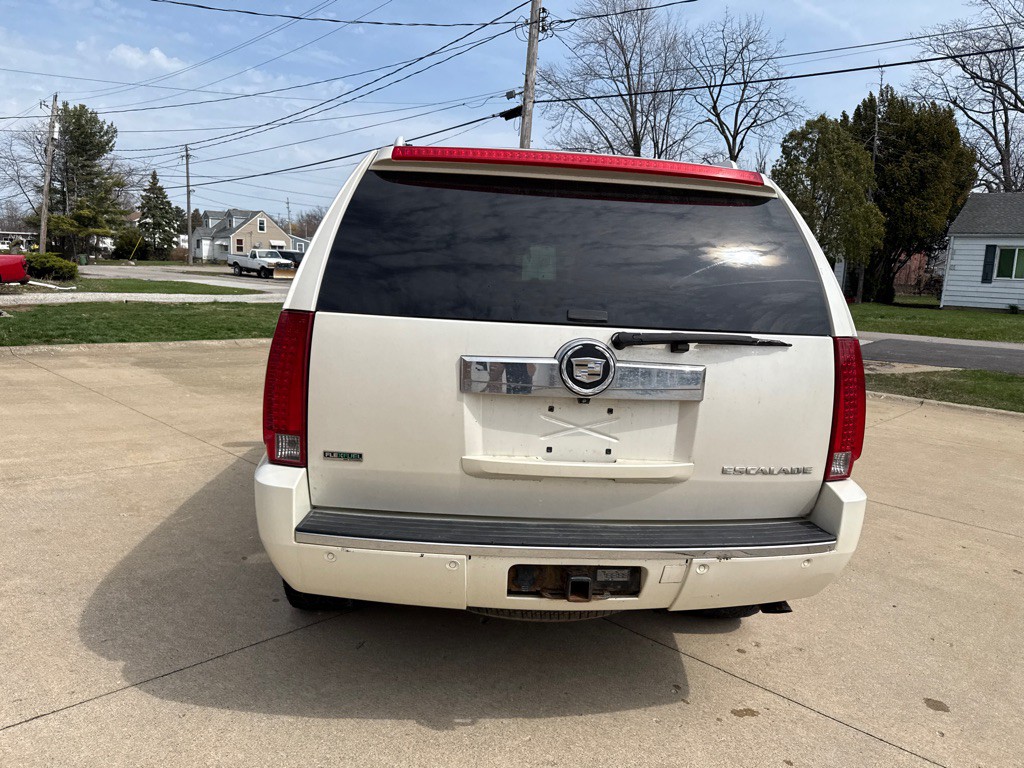 2010 Cadillac Escalade Image 7