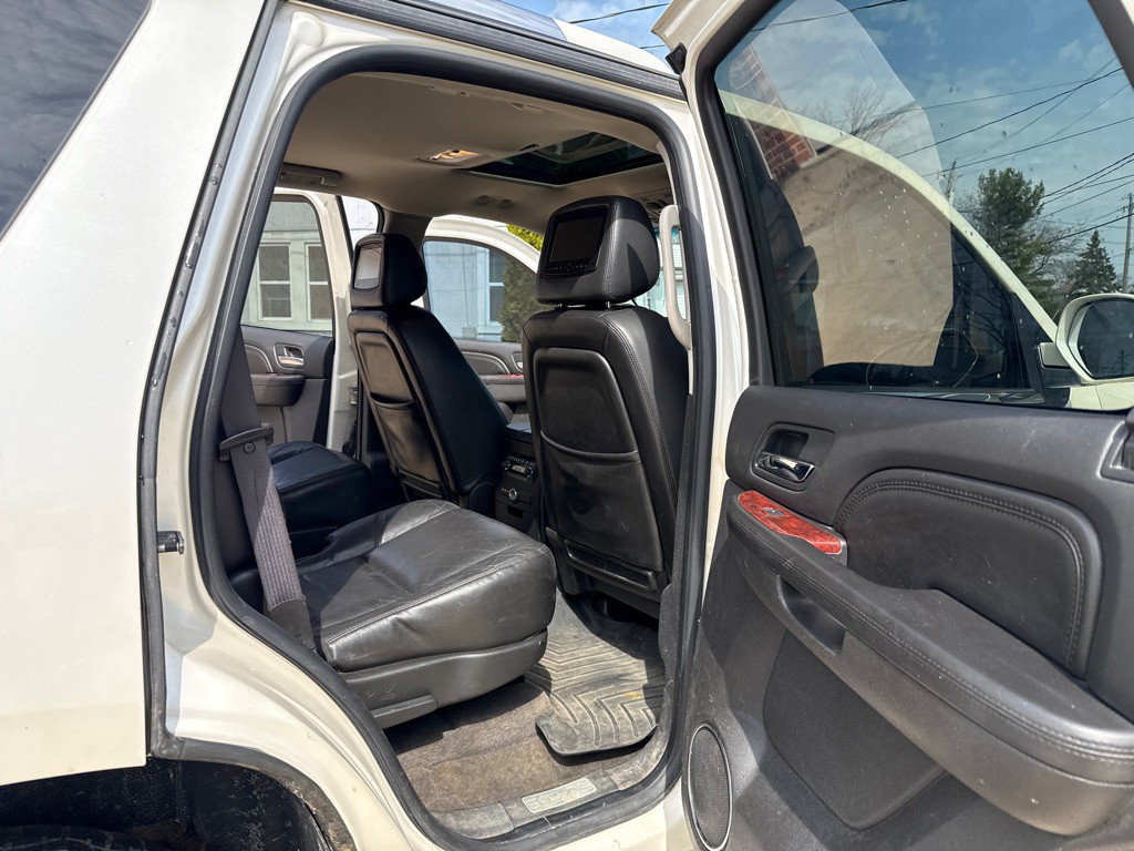 2010 Cadillac Escalade Image 13