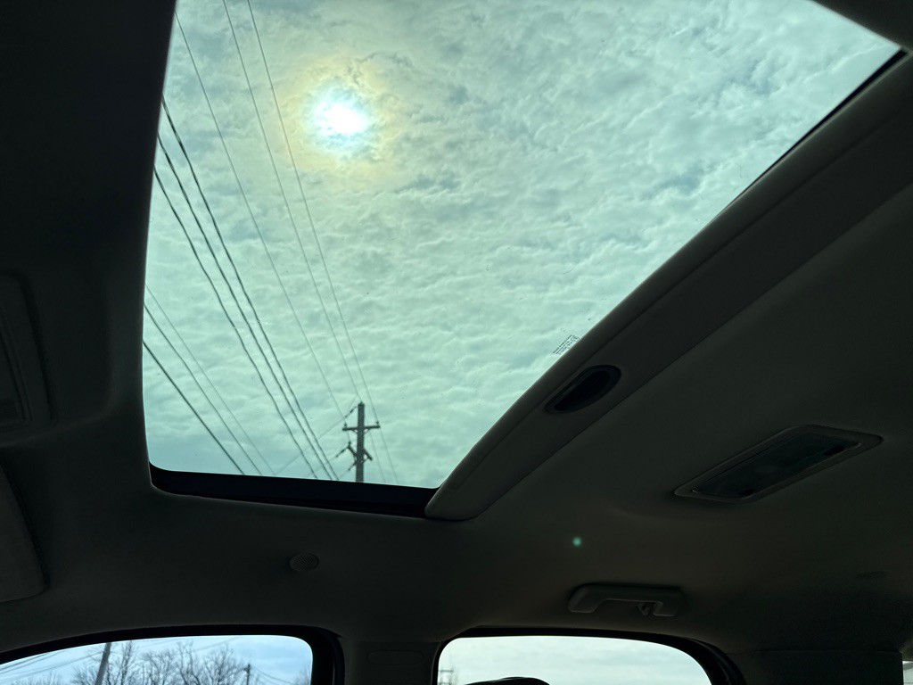 2010 Cadillac Escalade Image 16