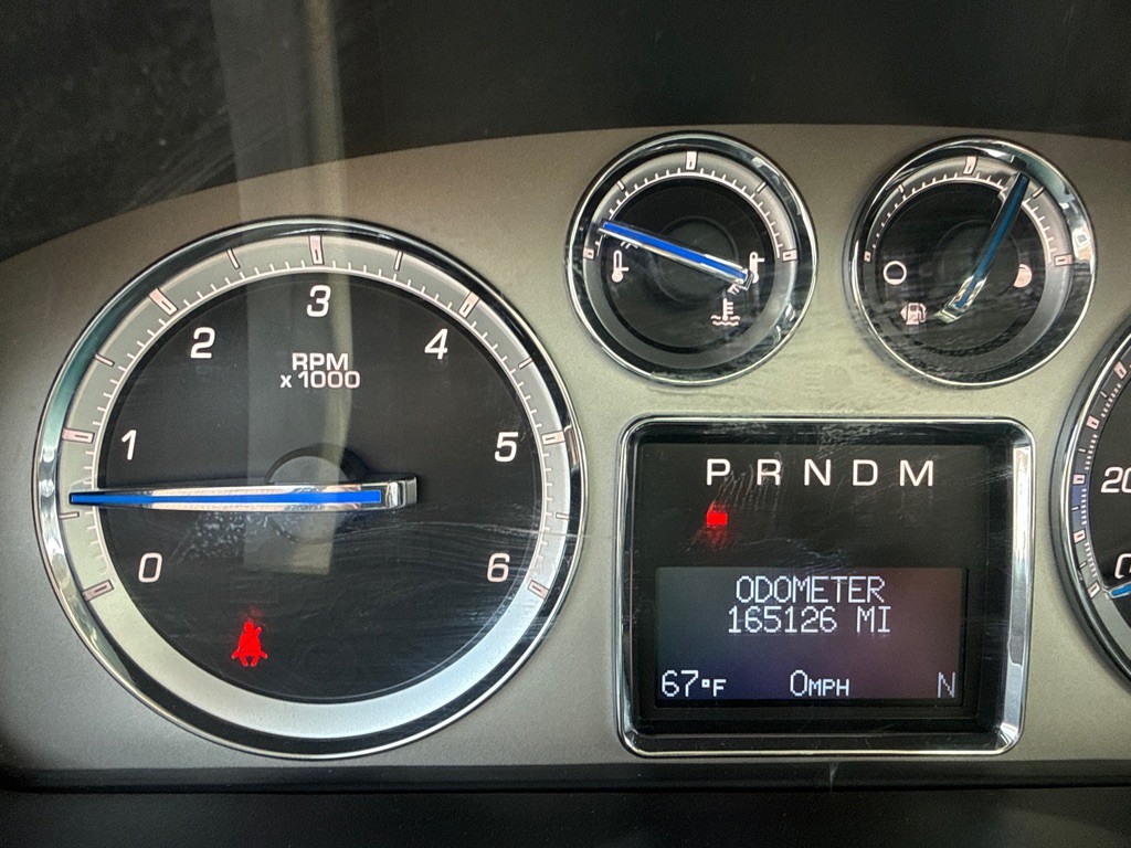 2010 Cadillac Escalade Image 17