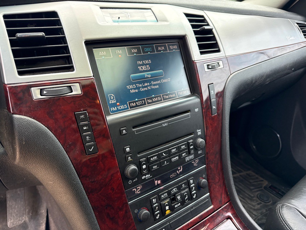 2010 Cadillac Escalade Image 18