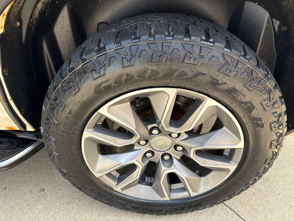 2010 Cadillac Escalade Image 19